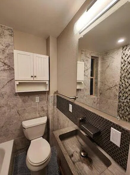 Building Photo - 1116 Emerson St