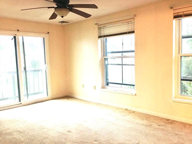 Building Photo - 50 S Common St