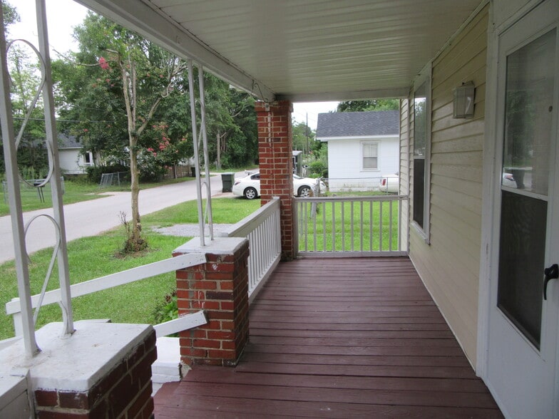 Building Photo - 513 N McQueen St