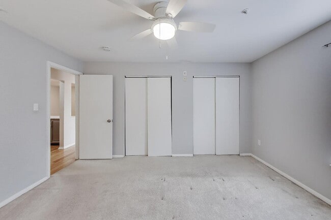 Building Photo - Spacious Updated Condo Available for Immediate Move-In