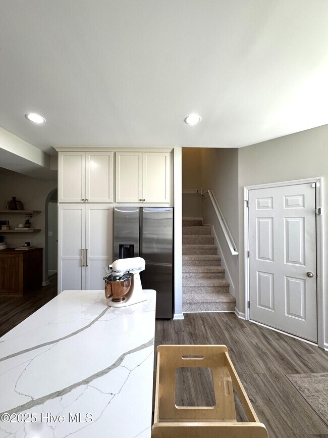 Building Photo - 301 Samuel Run Dr
