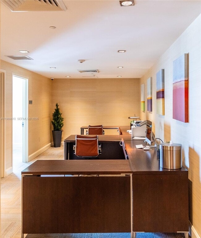 Building Photo - 950 Brickell Bay Dr