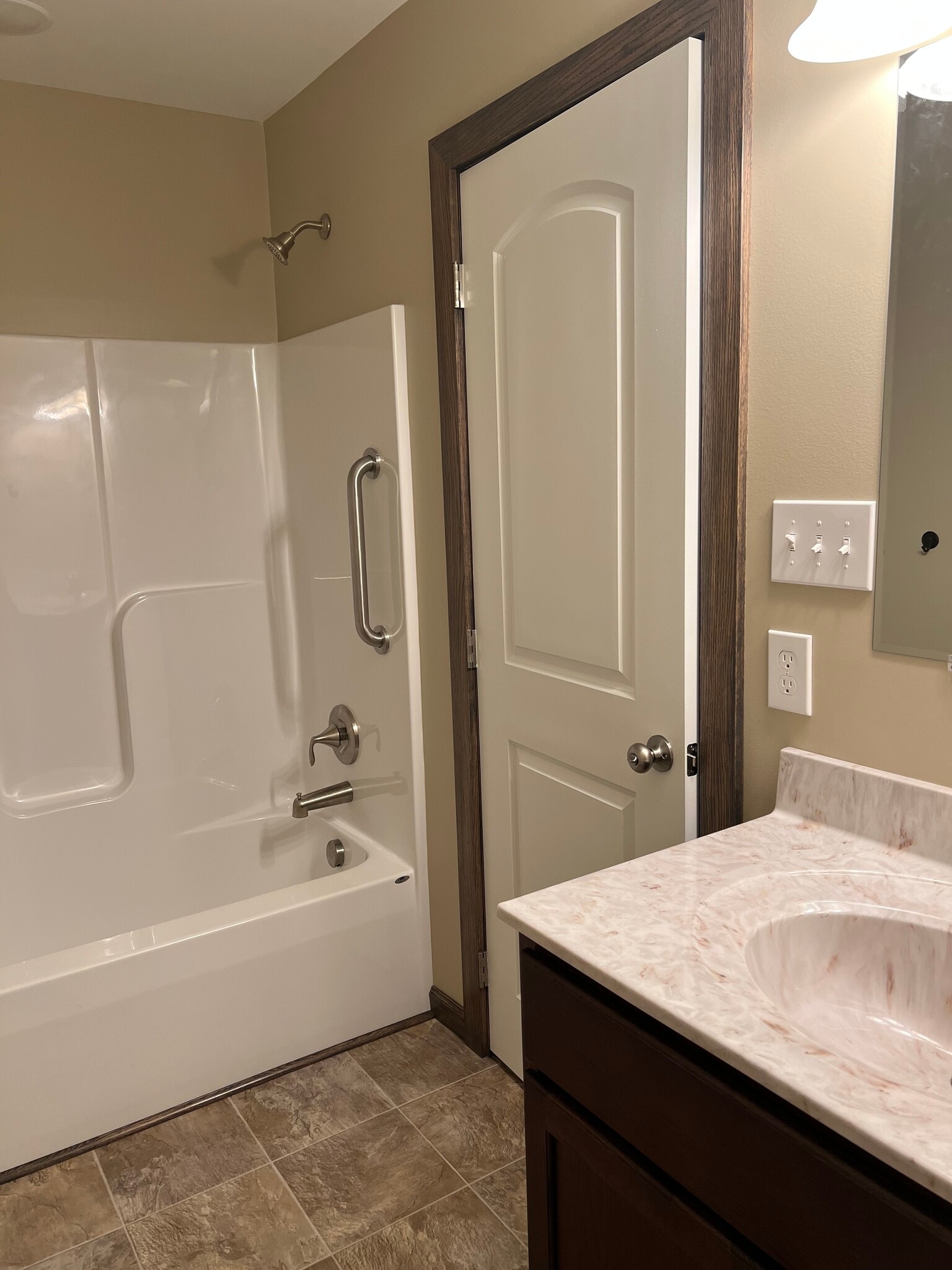 Hall bathroom - 96 Hanshew Ln