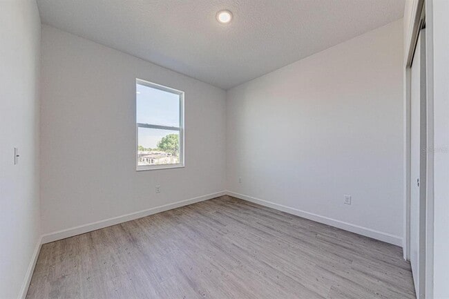 Building Photo - 633 Trikomo Dr