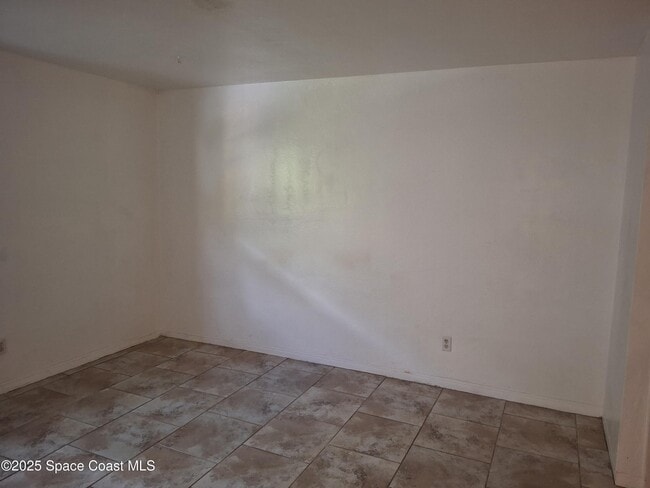 Building Photo - 220 Columbia Dr