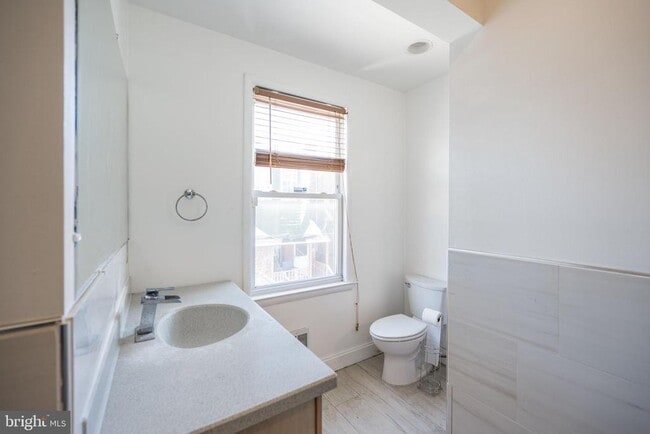 Building Photo - 835 N Newkirk St