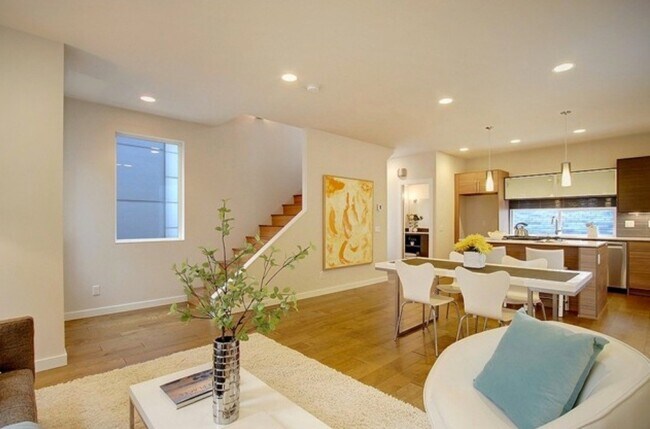 Building Photo - 5938 California Ave SW