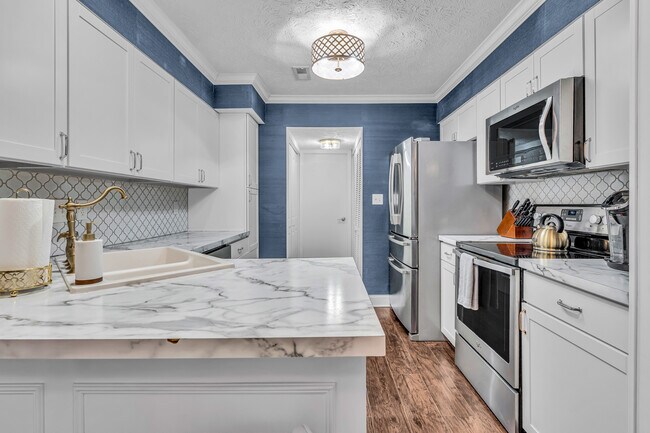 Building Photo - 6450 Bayside N Dr