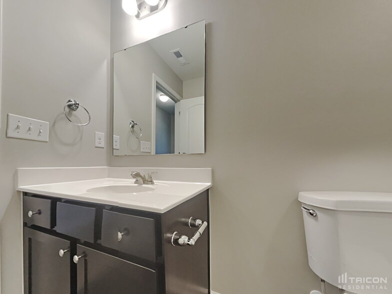 Building Photo - 170 Overcup Ct