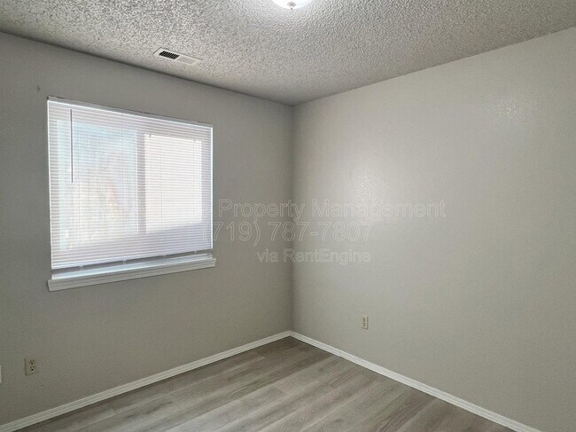 Building Photo - 4427 Hunting Meadows Cir