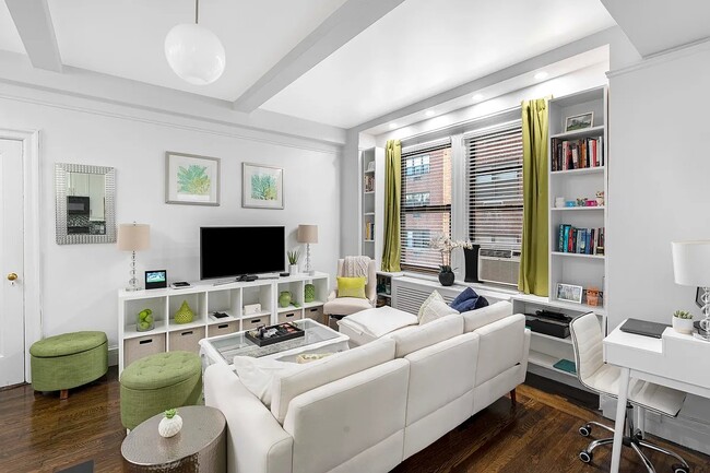 Building Photo - 157 E 72nd St