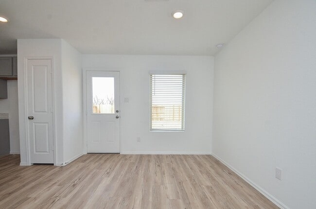 Building Photo - 18119 Rockvine Dr
