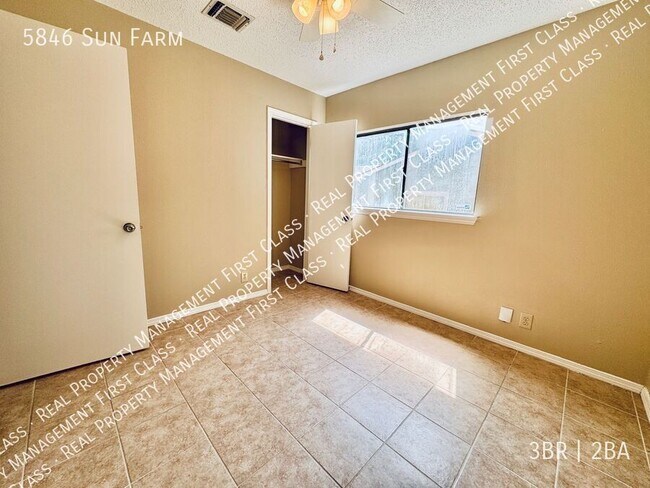 Building Photo - 5846 Sun Farm