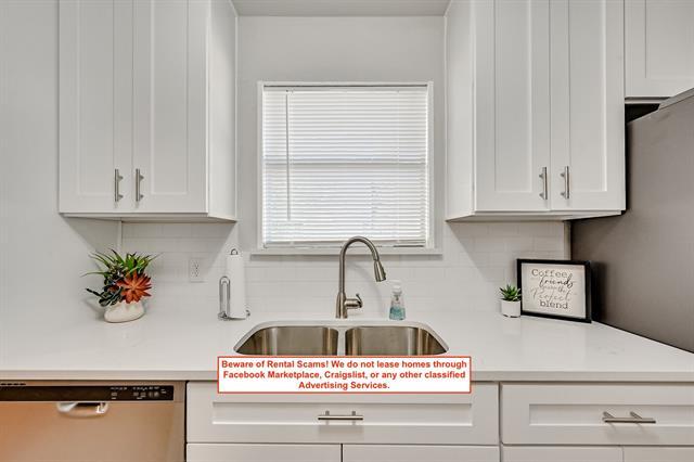 Building Photo - 320 Gardenia Ct