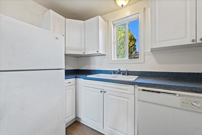 Building Photo - 1714 Main St