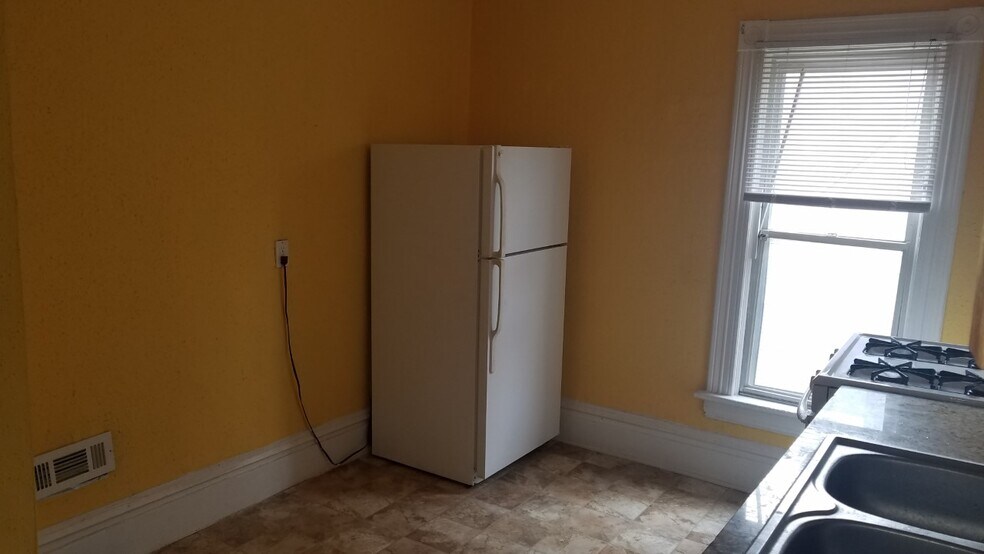 Building Photo - 161 Union Ave NE