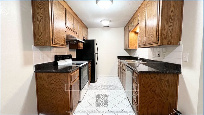 Building Photo - Centrally located 2-bedroom 1 bath condo i...