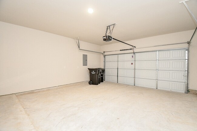 Building Photo - 27927 Western Crk Ct