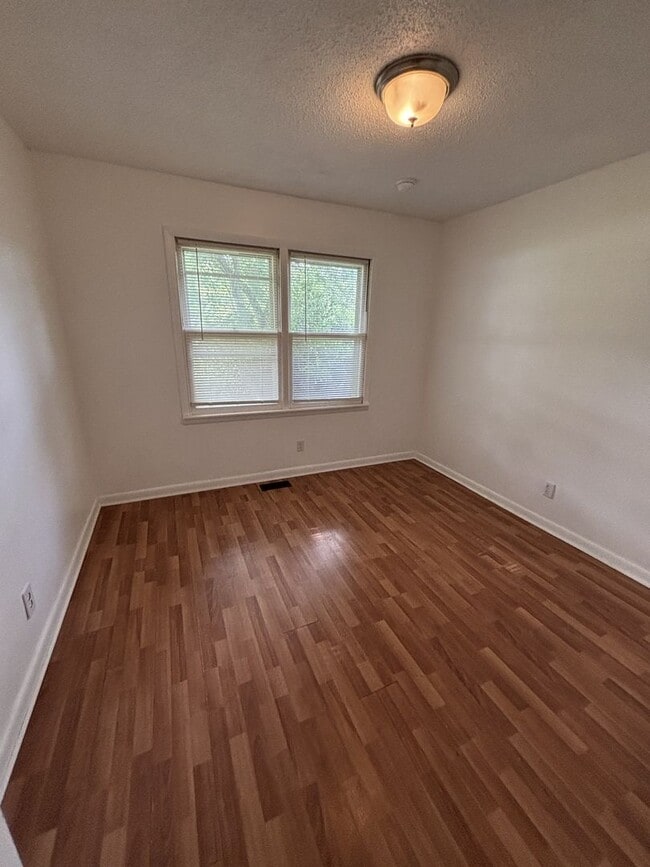 Building Photo - 143 Roy Webb Rd
