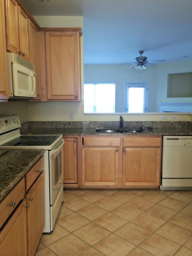 Building Photo - Spacious 4 Bedroom 2.5 Baths-New Carpet and LVP Flooring!