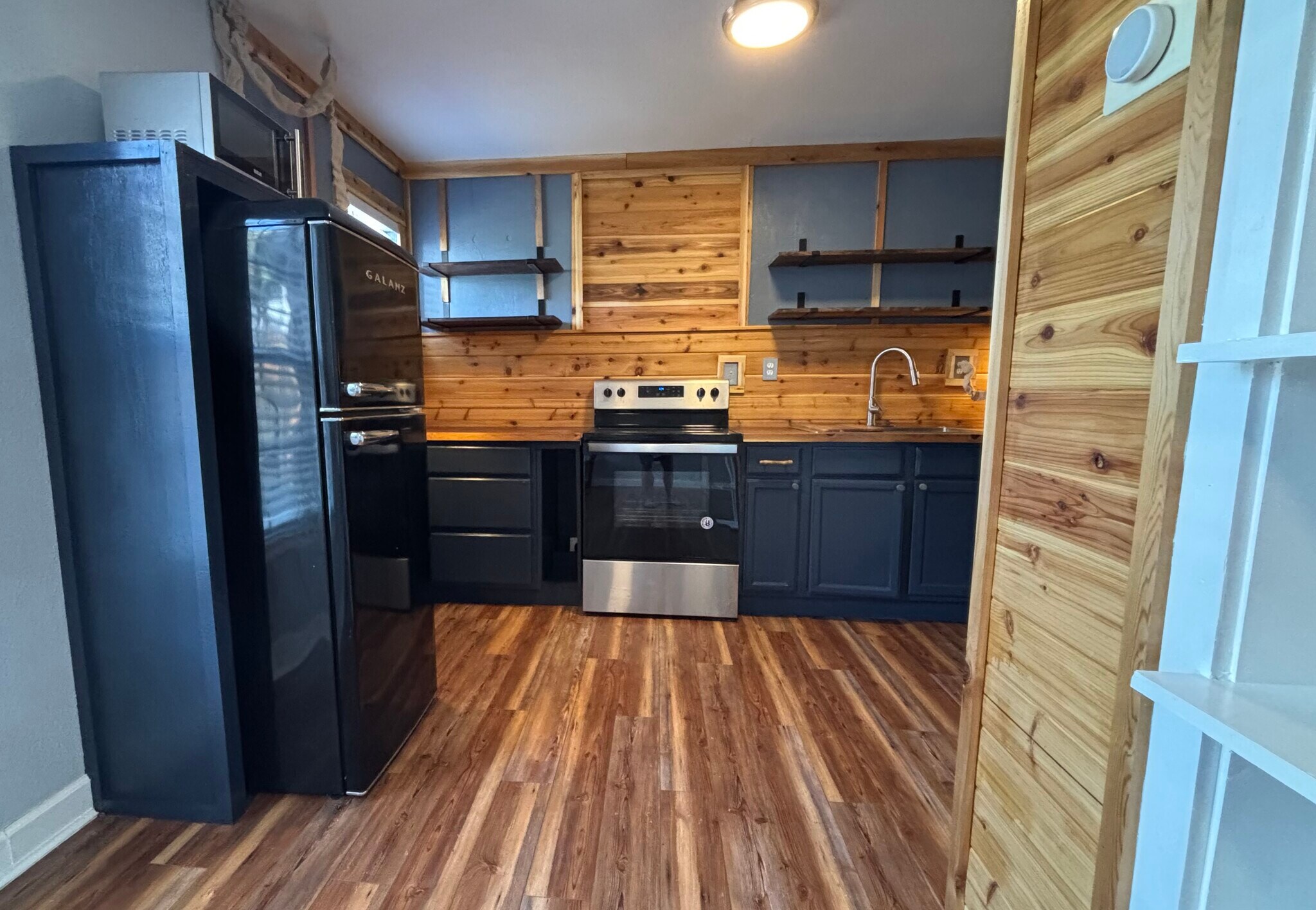 Building Photo - 124 Halliday Ave