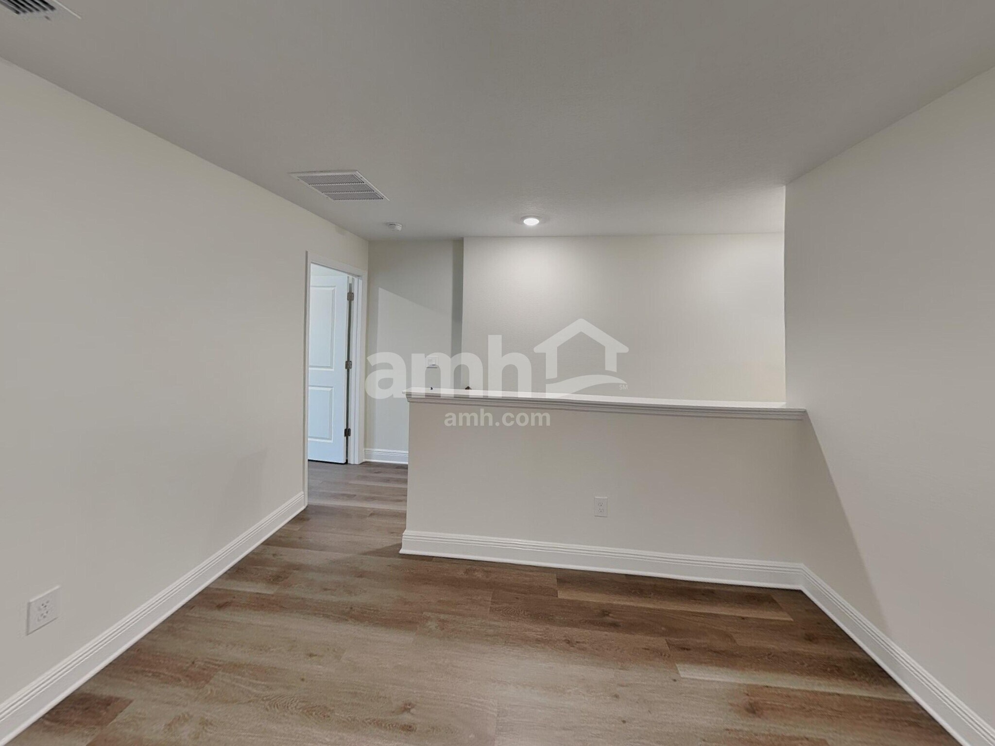 Building Photo - 5980 Pinewood Ests Dr