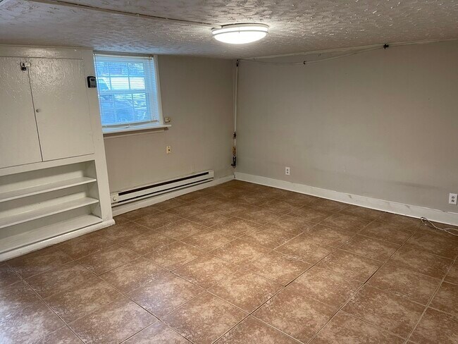 Building Photo - 2837 Woodrow Dr