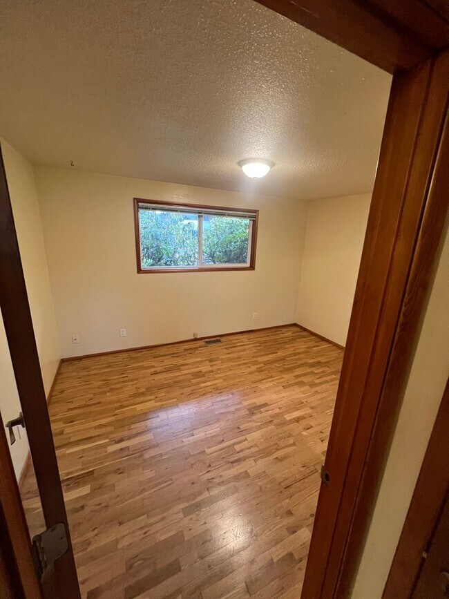 Building Photo - A great connection make all the difference!