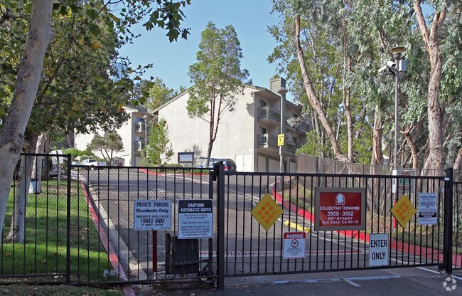 Building Photo - College Park Townhomes