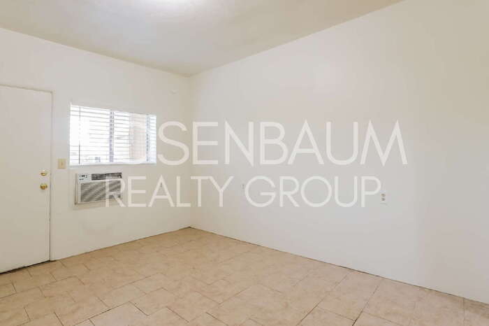 Building Photo - 2454 N Treat Ave