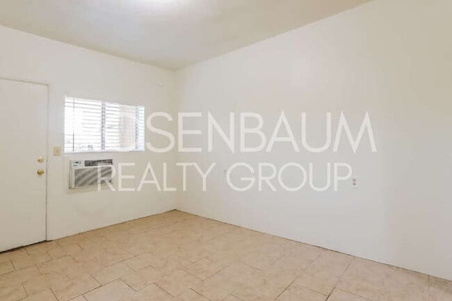 Building Photo - 2454 N Treat Ave