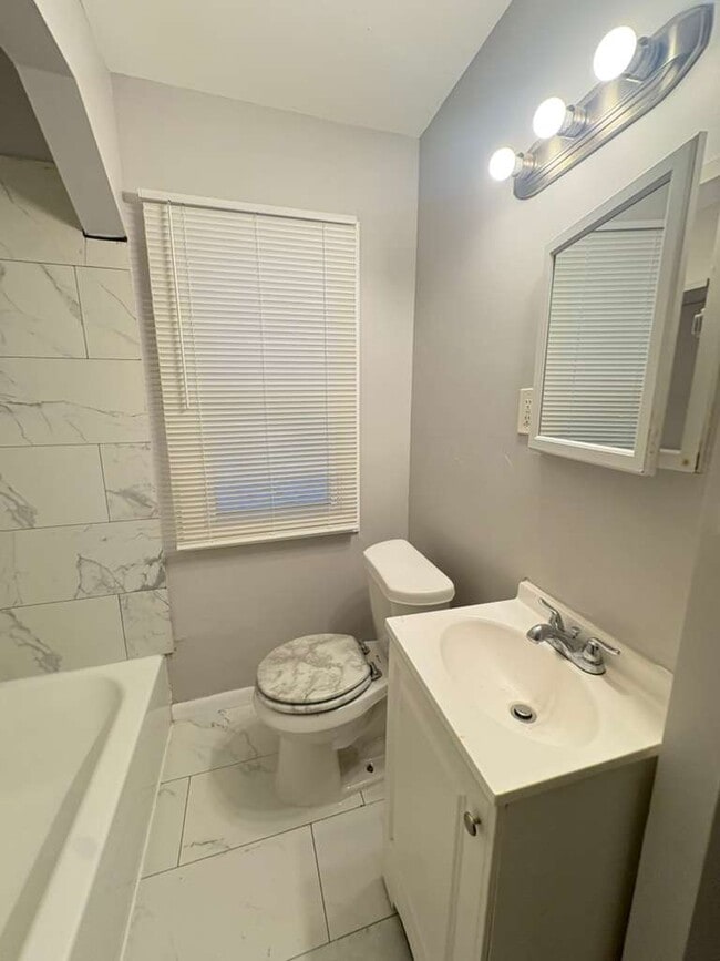 Building Photo - 12011 Evergreen Rd