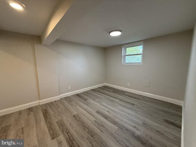 Building Photo - 3202 Cambridge Dr