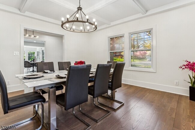 Building Photo - 648 E Broad St