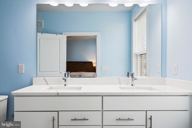 Building Photo - 3925 Fair Ridge Dr