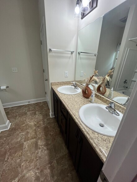 Master bath room - 22 Wythe St