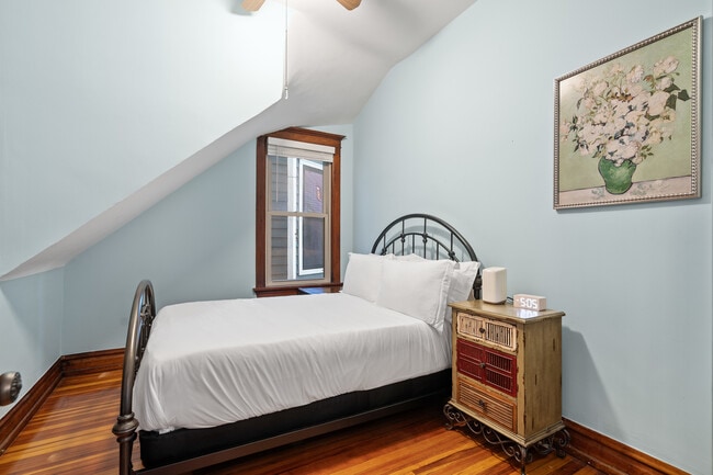 Building Photo - 3905 N Seeley Ave