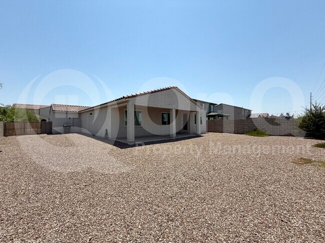 Building Photo - 2050 E Piedmont Pl