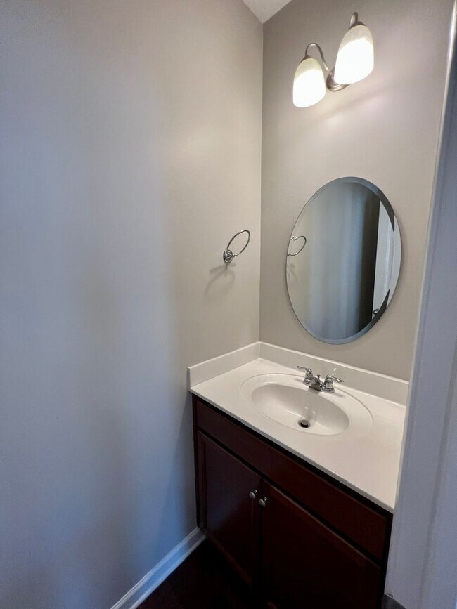 Building Photo - Upscale 3BR 2.5BA Townhome in Blackman!