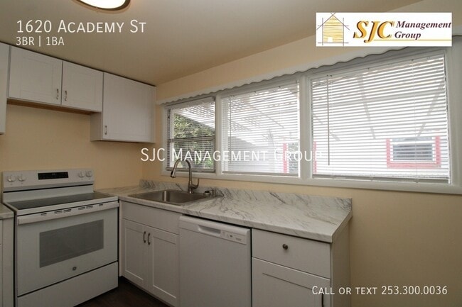 Building Photo - 1620 Academy St