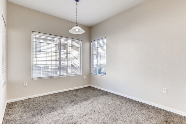 Building Photo - SW Littleton 3BR / 2BA Ground-Level Condo with Park Views!