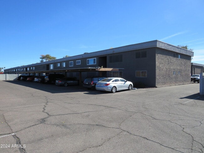 Building Photo - 424 W Brown Rd