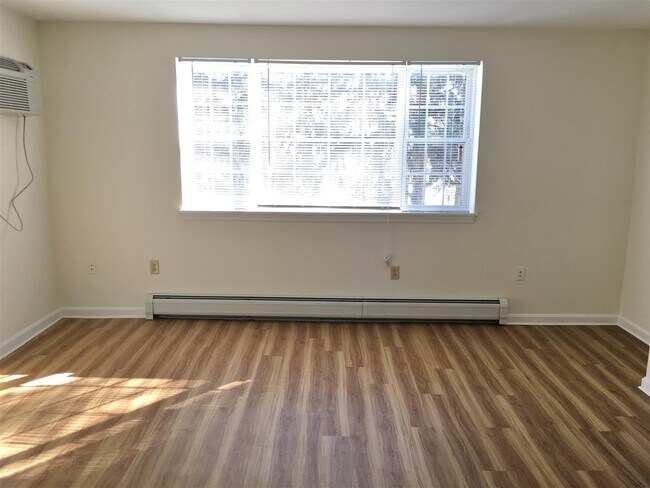 Building Photo - 82 3rd St