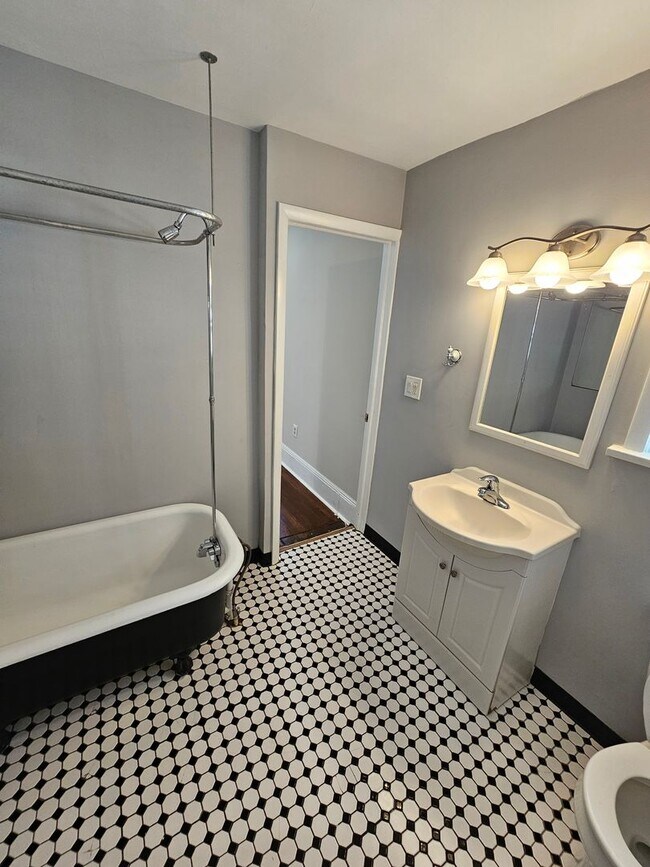 Building Photo - Move-in Special!!!