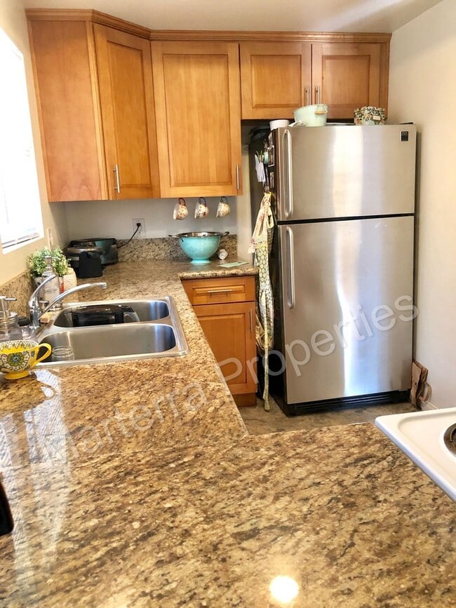 Building Photo - Town Home With Resort Style Amenities