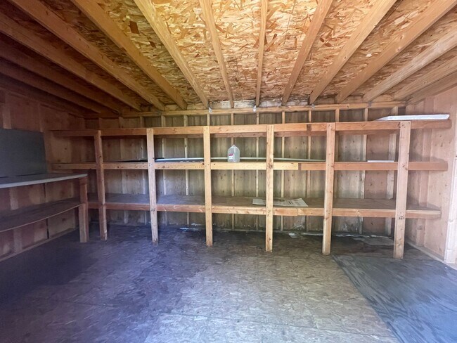 Building Photo - 550 E 250 N