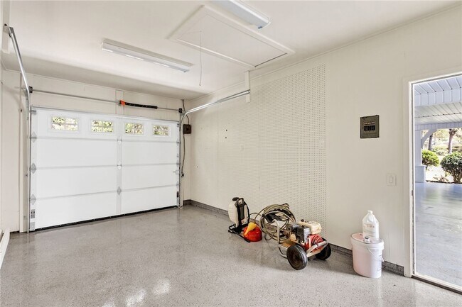 Building Photo - 405 Playground Rd