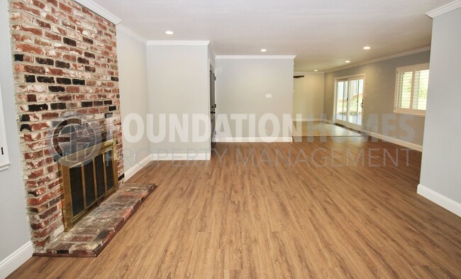Building Photo - Stylish Single-Level Home by Loma Verde Pr...
