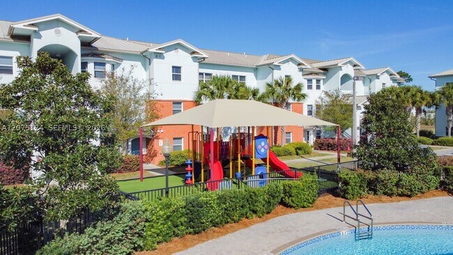 Building Photo - 2210 Hammock Square Dr