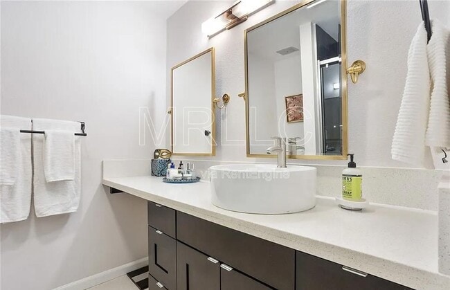 Building Photo - 355 S Madison Ave